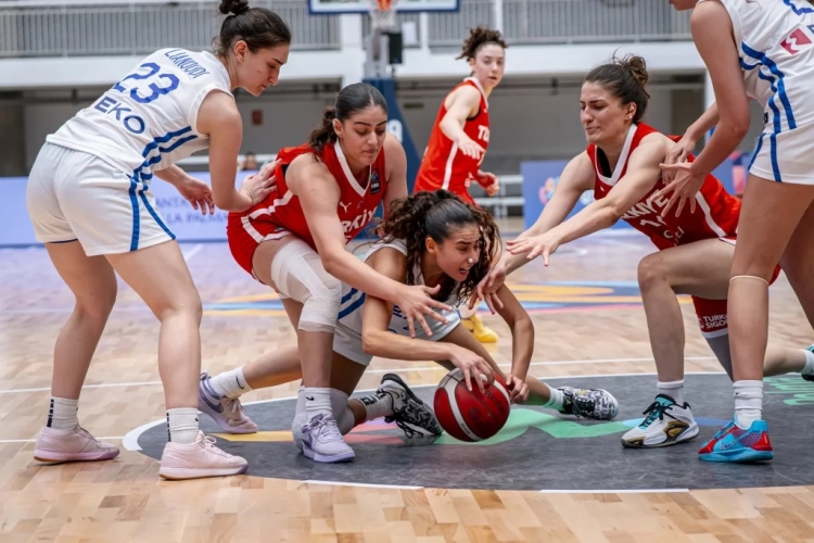 Στη Β’ κατηγορία η Εθνική Νεανίδων