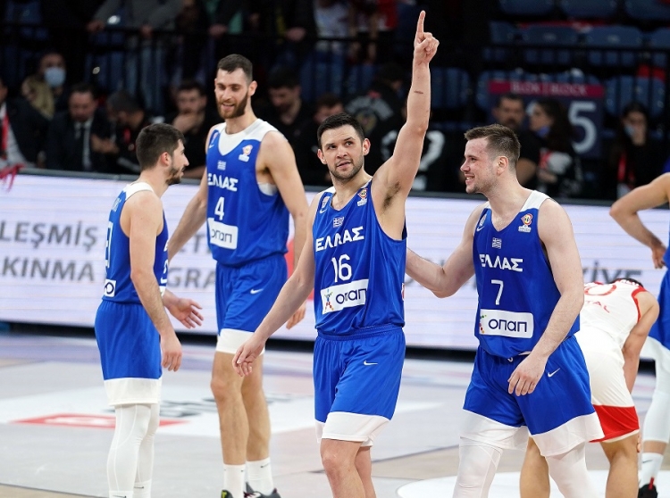 Παπανικολάου: «Το ελληνικό μπάσκετ δείχνει να μονοιάζει για χάρη της Εθνικής»