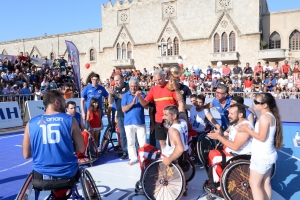 GalisBasketball 3on3: Ο Νίκος Γκάλης τίμησε τους αθλητές μπάσκετ με αμαξίδιο